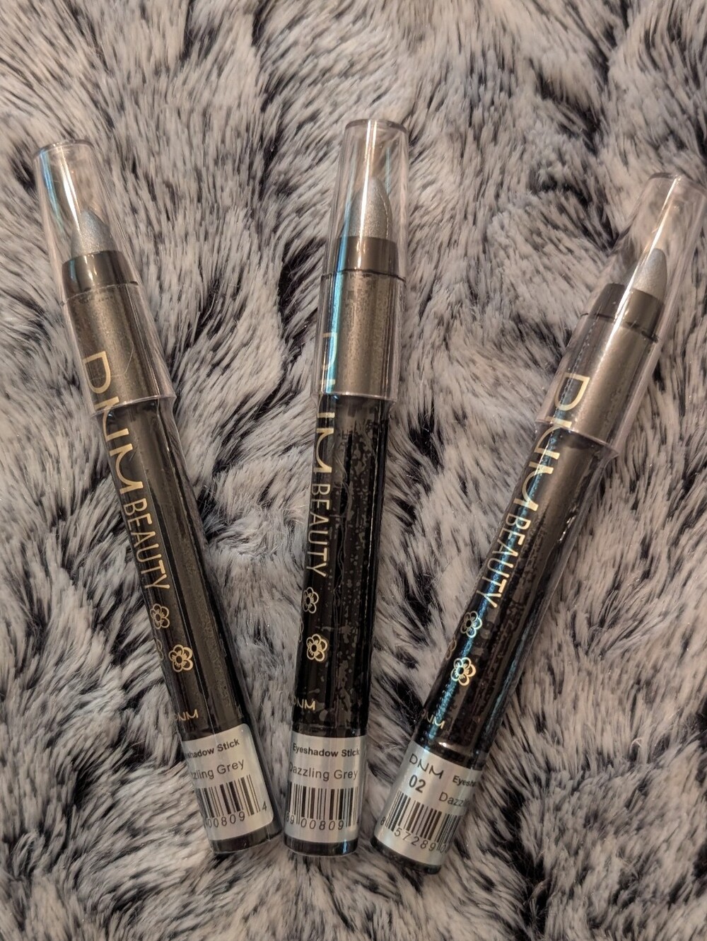 Dazzling Grey Eyeshadow Stick - Silver Grey #02